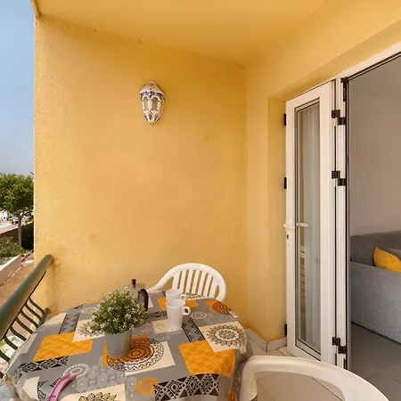 Brisa Del Atlantico En Torre Del Sol, Americas *